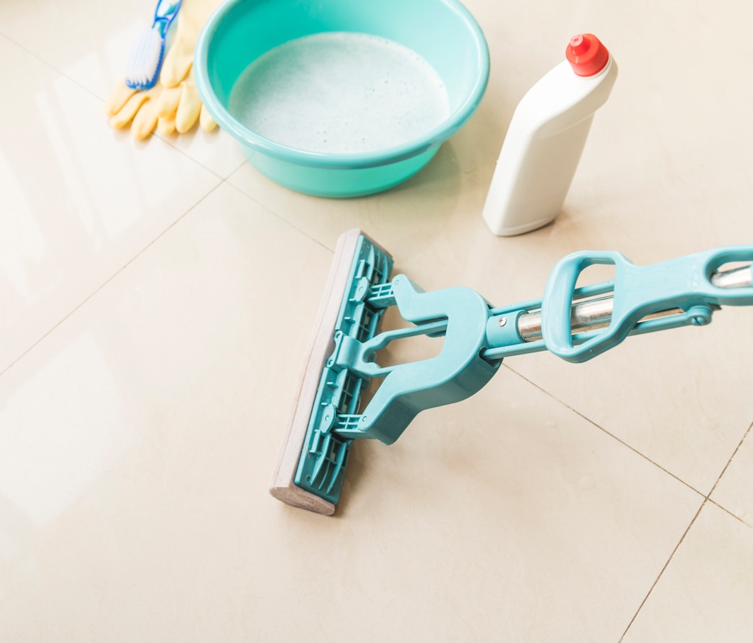 Jak profesjonalne środki do mycia podłóg wpływają na utrzymanie czystości i higieny w domu?