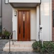 Jak wybrać odpowiednie drzwi wejściowe do swojego domu? Poradnik dla właścicieli nieruchomości