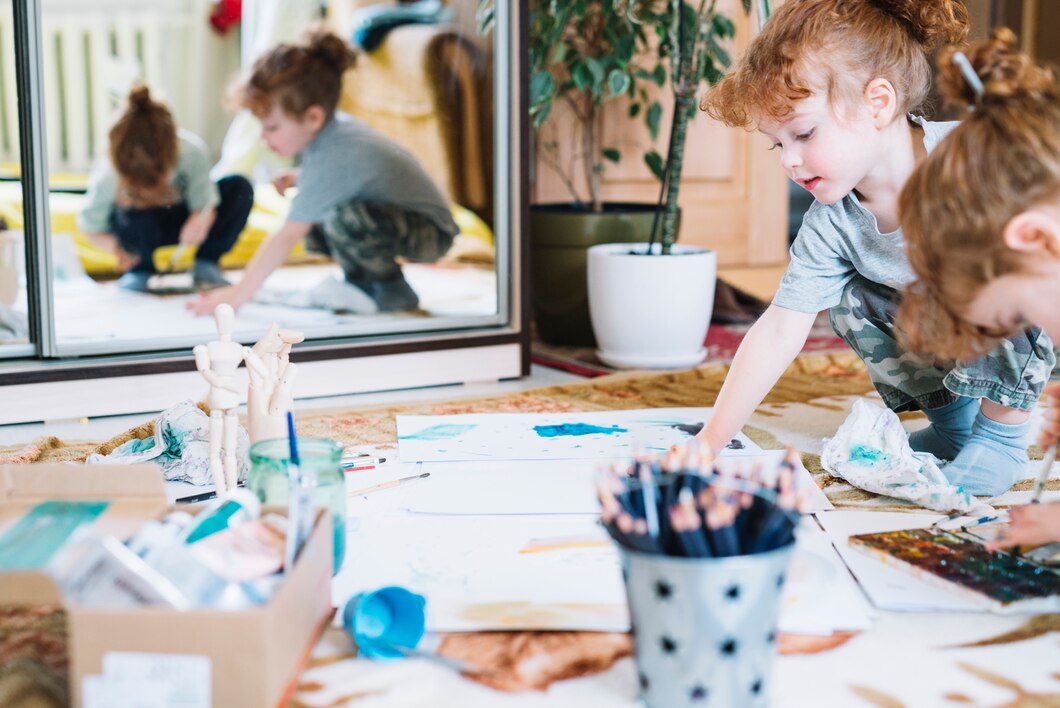 Jak pedagogika Montessori wspiera samodzielne odkrywanie świata przez dzieci w przedszkolu?