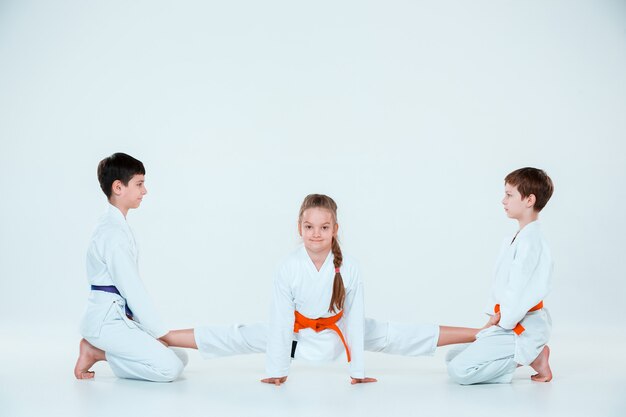 Rozwój dzieci poprzez naukę aikido: korzyści i możliwości